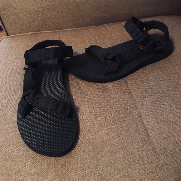 Women’s black size 9 Teva Sandals (SOLD) - Picture 2 of 5